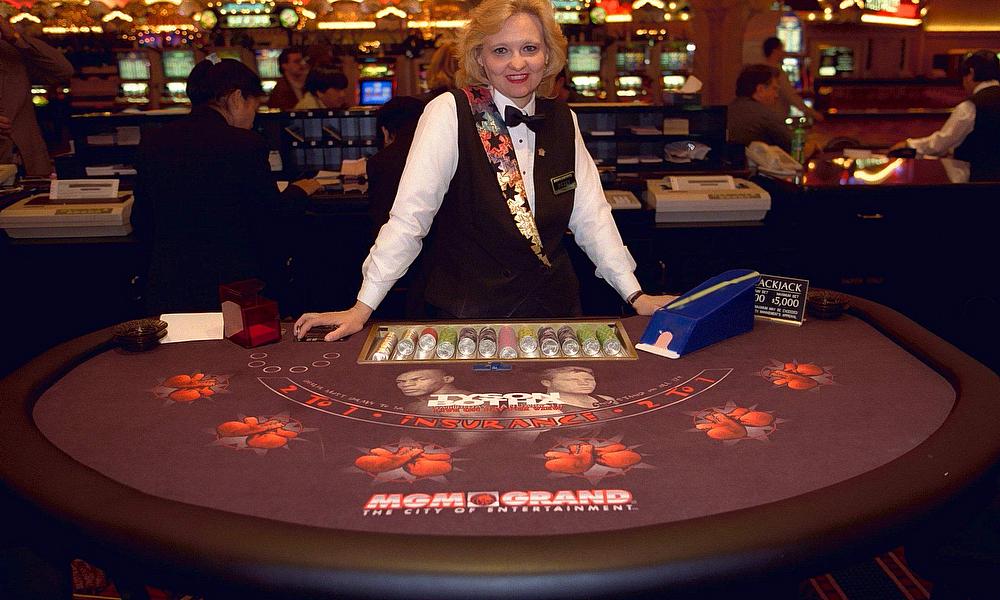 What surprises occur frequently in online lottery journeys?